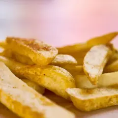 Jak upiec frytki, by były chrupiące i smaczne - proste kroki