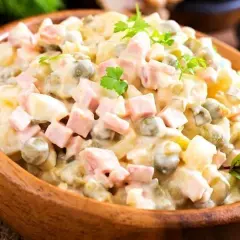 Jak doprawić sałatkę jarzynową, aby zachwycić smakiem i aromatem