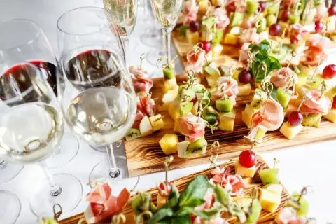 Jakie przekąski do prosecco? Odkryj najlepsze smaki na przyjęcie