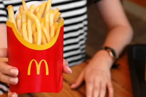 Ile kosztują duże frytki w McDonald's? Ceny, które Cię zaskoczą