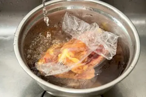 Jak rozmrozić zupę bez utraty smaku – sprawdzone metody i porady