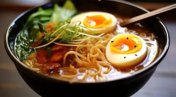Jak ugotować jajko do ramen, aby uzyskać idealną konsystencję