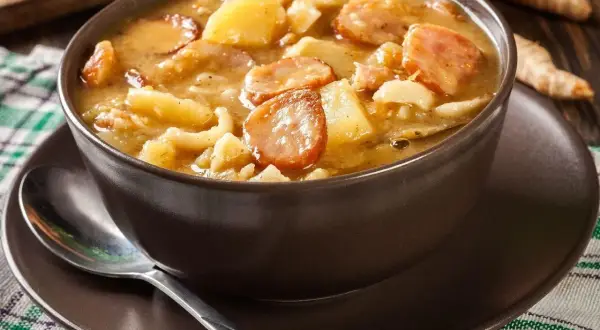 Zupa grochowa jak zrobić - prosty przepis na pyszną zupę grochową