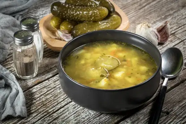 Zdjęcie Jak zrobić zupę ogórkową – prosty przepis na smakowitą zupę