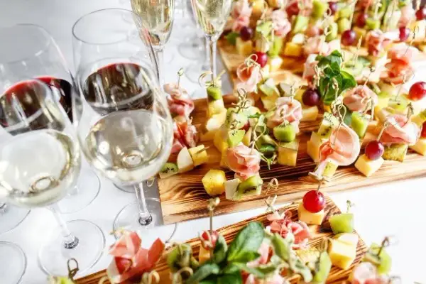 Jakie przekąski do prosecco? Odkryj najlepsze smaki na przyjęcie