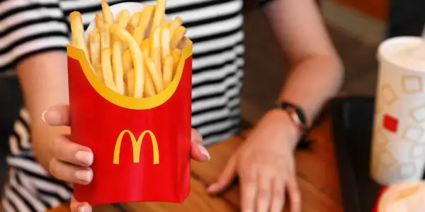 Ile kosztują duże frytki w McDonald's? Ceny, które Cię zaskoczą
